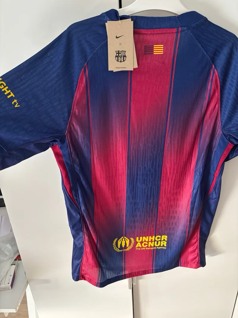 Foto de Laura Castro con su camiseta