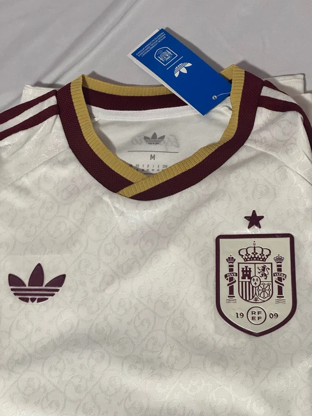 Foto de Elena Blanco con su camiseta