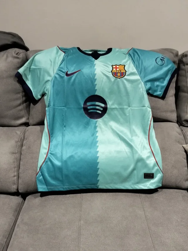 Foto de Alejandro Molina con su camiseta