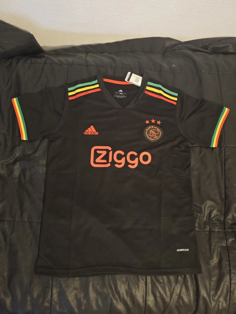 Foto de Javier López con su camiseta